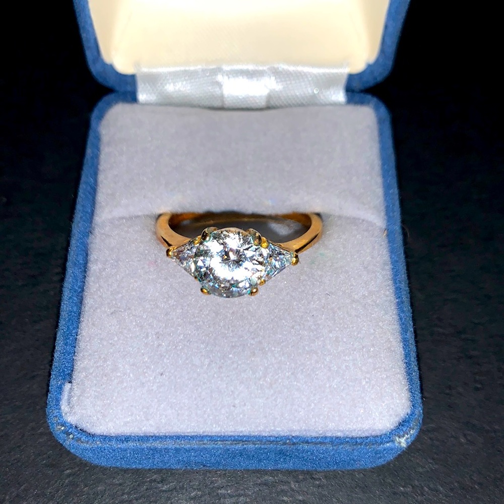 Engagement or Promise Ring! Never worn! GORGEOUS 💍